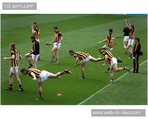 提升足球训练效果的背心选择与使用技巧解析